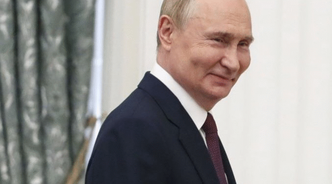 (Фото EPA-EFE/YURI KOCHETKOV)