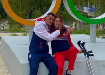 Топић разнежио Србију: „Носио сам те на раменима до вртића, носићу те и на постоље“
