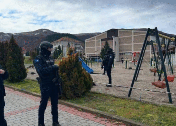 КУРТИЈЕВИ „СПЕЦИЈАЛЦИ“ ТЕРОРИШУ СРПСКУ ДЕЦУ: Тужне слике на игралишту у Зубином Потоку