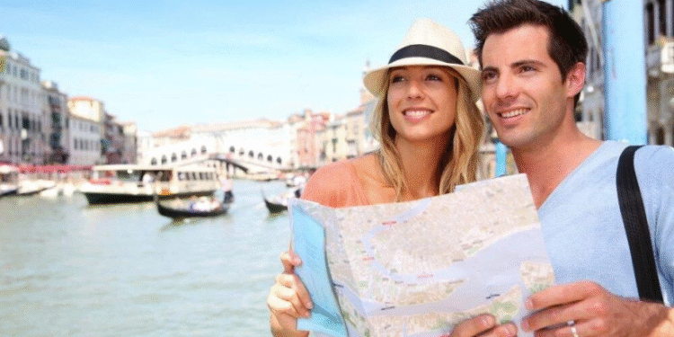 Упркос санкцијама и затвореном небу: Руски туристи поново на плажама Европе