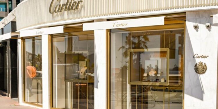 Cartier odao počast Srbiji, grb Karađorđevića na luksuznim radnjama u svetu