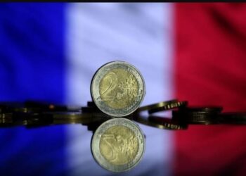 Francuska balansira na litici: Pad cena energenata, ali javni dug preti