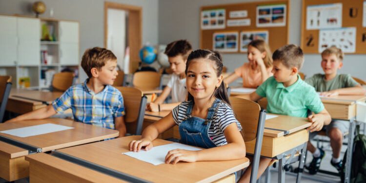 Prvi dan škole donosi radost za 65.000 prvaka