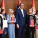 Predsednik Vučić lično dočekao lekare iz dijaspore i uručio im ugovore o radu