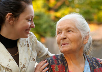 Međunarodni dan starih – čuvajmo ruke koje su odnegovale društvo