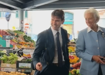 Lagard se šećka po pijaci, a narod broji svaki cent