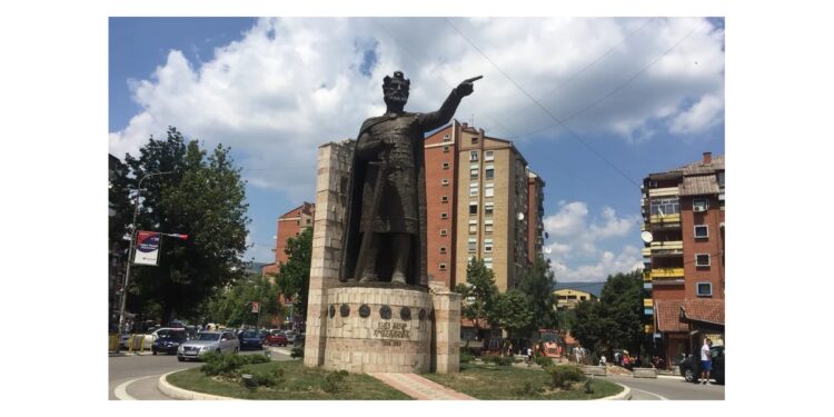 Kurtijev obračun protiv bronzanih junaka: Novi napad na istorijsko pamćenje