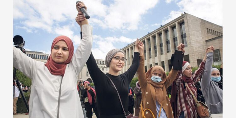 Evropa skida veo: Zabrane burki kao nova linija odbrane društvenih vrednosti