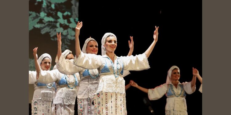 Srpska svita spoj tradicionalnog i modernog