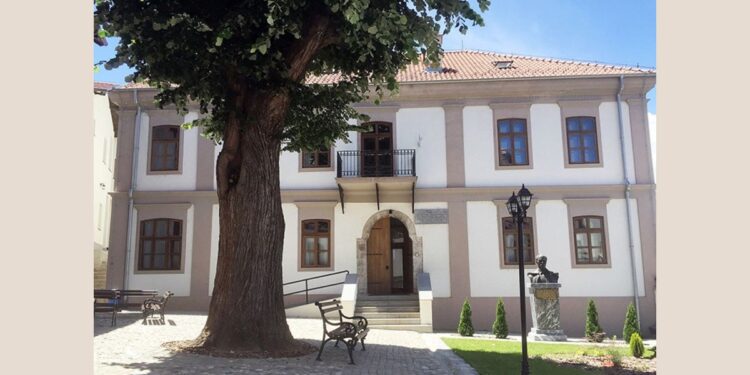 Kako je kruna kralja Petra I Karađorđevića sačuvana u Prizrenskoj bogosloviji