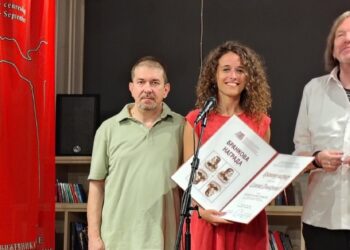 Pariz sluša poezije najmlađe autorke Simone Dmitrović