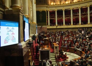 Le Pen presudila: Makronova penziona reforma suspendovana