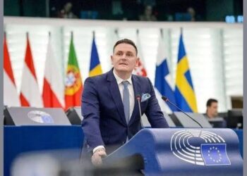 Ekskluzivno, nemački političar Frelih za „Srpski Ugao“: „Protesti u Srbiji liče na Gruziju – preko zapadnih NVO distribuiraju se ogromna sredstva“