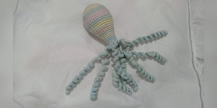 Najnežniji saveznik u borbi za život: mala hobotnica uz prevremeno rođene