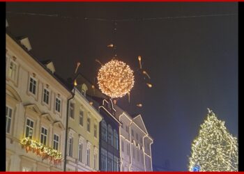 Bizarno: Spermatozoidi lebde ulicama Ljubljane