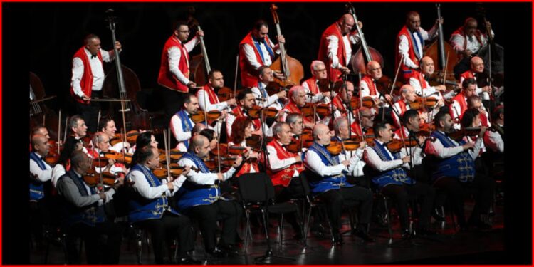 Violina zatresla Sava centar: Romski orkestar koji je digao publiku na noge