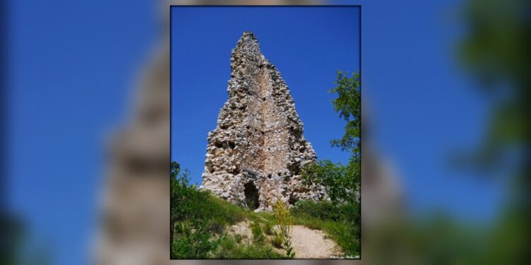 Tvrđava Železnik: Kameni čuvar doline Toponice