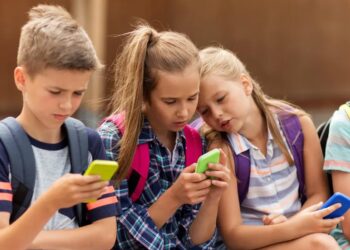 Kraj internet narkomanije: Francuska udara rampu deci na mrežama