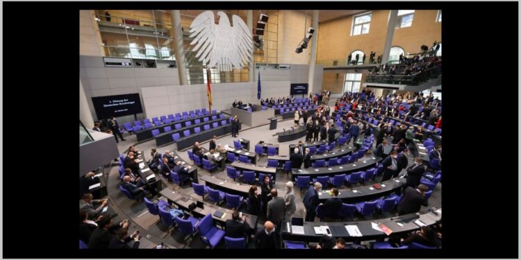 Merc gubi: Opozicija u Nemačkoj preuzima parlament!