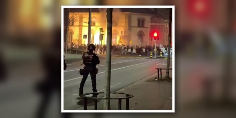 Haos u Cirihu: Protest protiv Trampa prerastao u sukobe s policijom