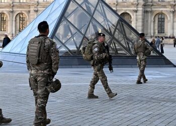 Mafijaška šema u Parizu: Deceniju pljačkali najpoznatiji muzej sveta