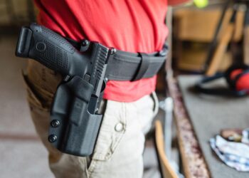 Naoružani levičar: Sa pištoljem šeta po Cirihu