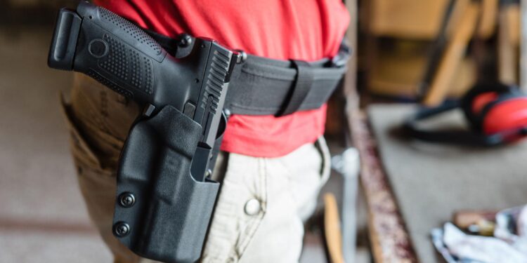 Naoružani levičar: Sa pištoljem šeta po Cirihu