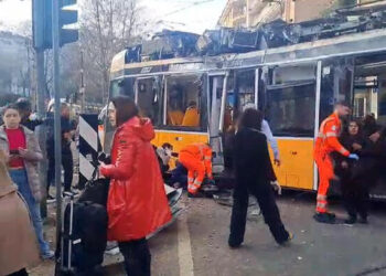 Tragična nesreća u Milanu: Tramvaj iskočio iz šina, jedan mrtav, desetine povređenih