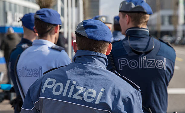 Levica u Švajcarskoj napada: Policajci napuštaju posao zbog lažnih optužbi!