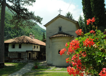 Čuda u manastiru Nikolje: Kandilo koje po predanju 500 godina gori bez prestanka