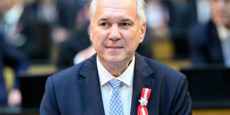 Rozenkranc se distancirao od fotografije sa predstavnicom tzv. Kosova