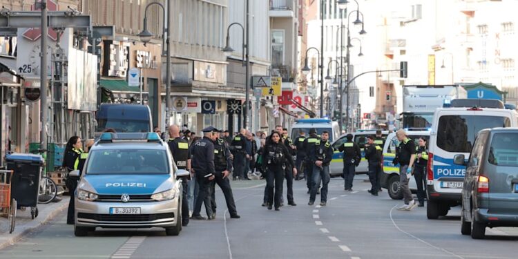 Pucnjava usred Berlina: Čovek ranjen u obe noge!
