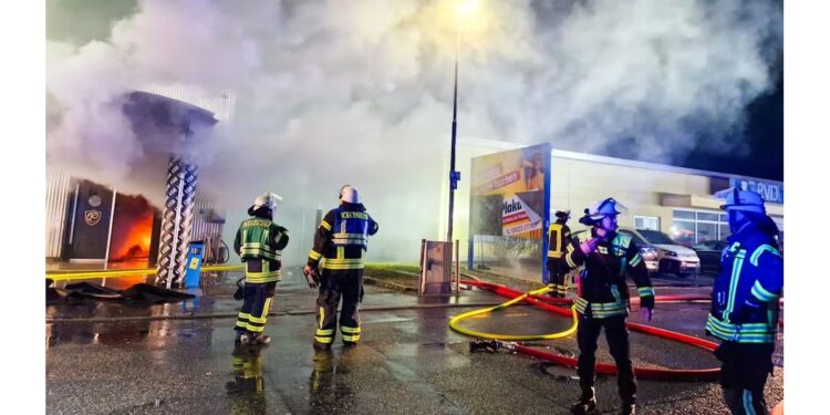 Požar uništio diskoteku u Nemačkoj: 750 gostiju pobeglo od plamena