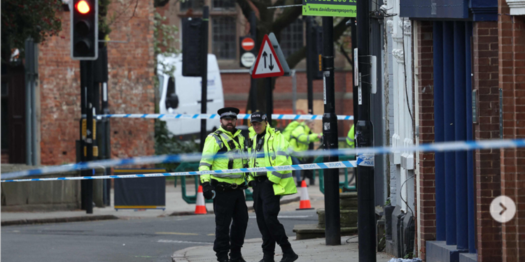 Vozač namerno pregazio 7 pešaka u centru engleskog grada Derbi