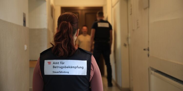 Najveća afera sa fiskalnim kasama u Austriji: Iz pritvora, pravo kod klijenata