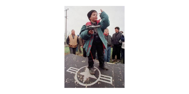 Srbija pamti: 5. dan bombardovanja 1999. godine – narod slavi obaranje ,,nevidljivog“