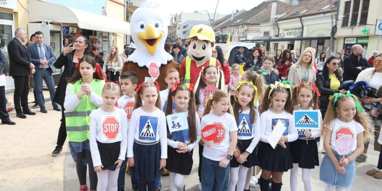 Karavan bezbednosti okupio građane Smederevske Palanke: Edukacija važnija od kazni