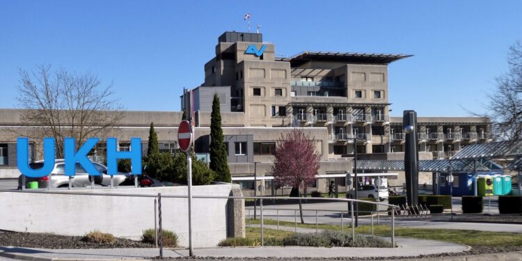 Alarm u Gracu: Čovek naoružan ispred bolnice