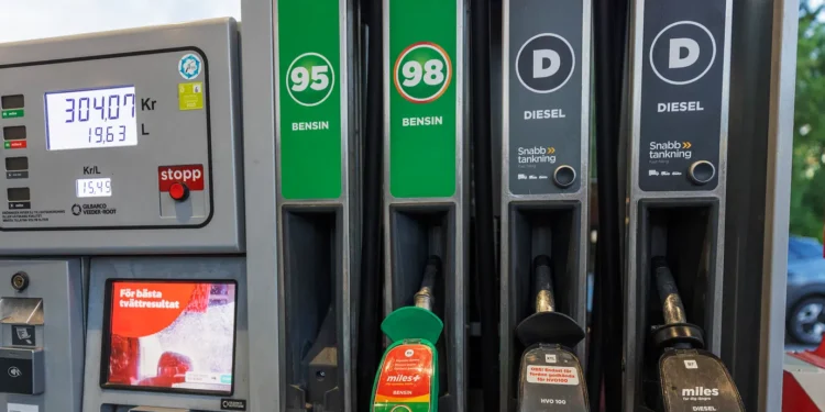 ,,Reži svima po malo“: Švedska ostaje bez benzina zbog rata na Bliskom istoku