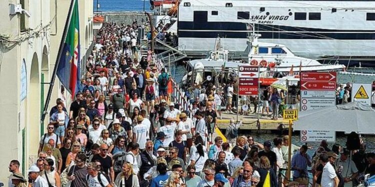 Kapri zabranjuje spopadanje turista: Kazne i do 500 evra