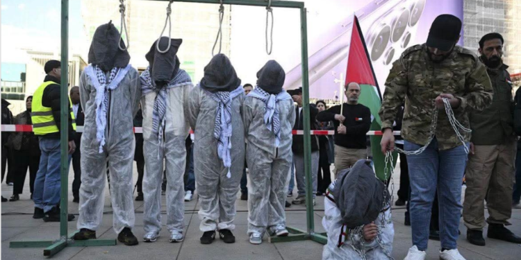 Šokantna simulacija egzekucije u Berlinu: „Ovo nije protest, ovo je uvezeni antisemitizam“