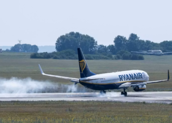 Požar u putničkom avionu kompanije Rajaner – Avion evakuisan