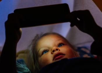 Američki psiholog upozorava na trajne posledice telefona na razvoj dece