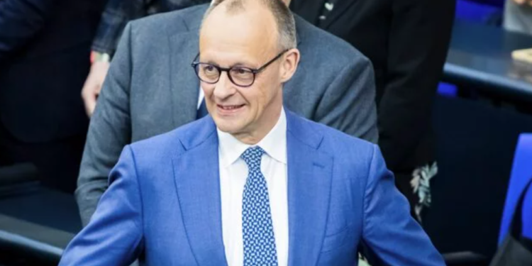 Kancelar Merc povećao sebi platu na 28.384 evra, a ministrima na 22.707 evra