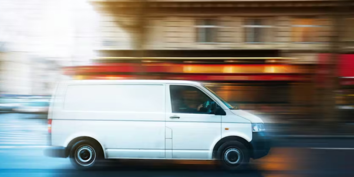 Divljanje u Beču: Posle svađe u saobraćaju muškarac namerno udario kombijem mladića