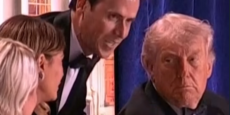 Tramp evakuisan usred večere: pucnji odjeknuli u hotelu, ranjen agent – napadač imao arsenal oružja