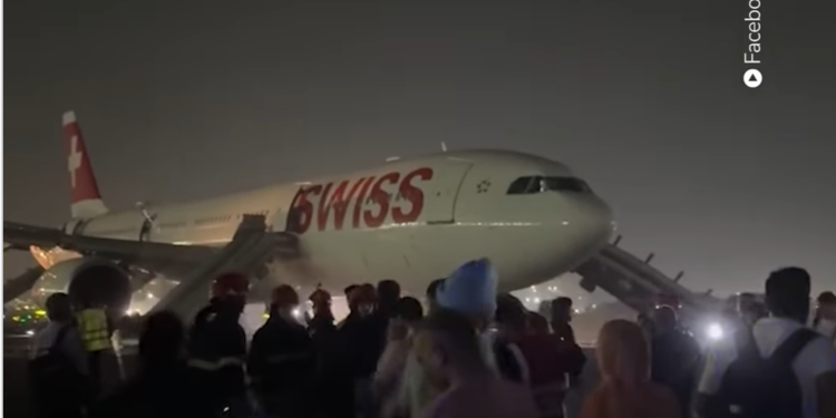 Dramatična evakuacija švajcarskog aviona u Delhiju: Motor otkazao tokom poletanja