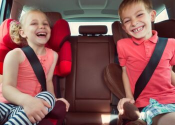 Agencija za bezbednost saobraćaja: Prevoz dece ne sme da krene dok sva deca nisu vezana