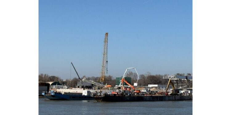 Na levoj obali Save gradi se novo pristanište za naftu i derivate