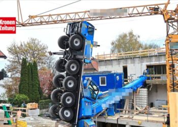 Incident u Austriji: Teški kran se prevrnuo i razorio gradilište